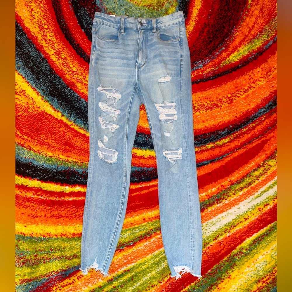 American Eagle Women’s Light Wash Distressed Hi Rise Jegging